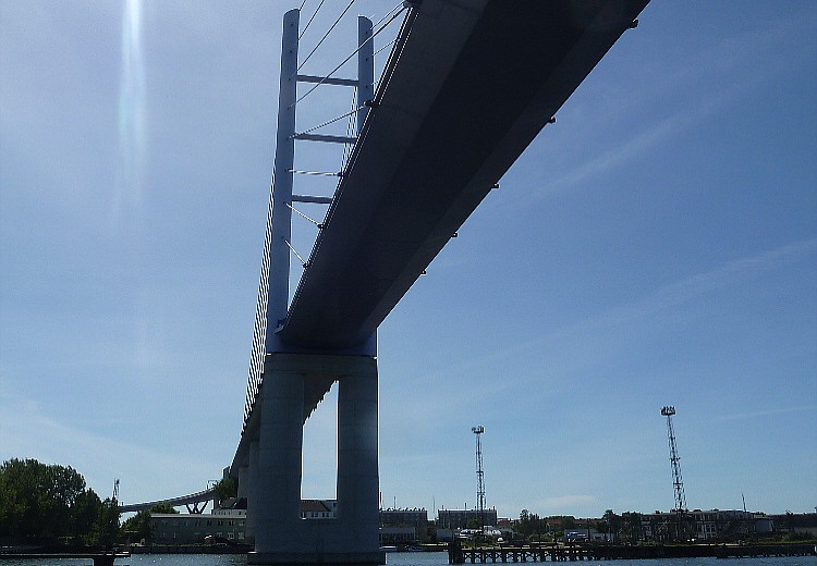 ber diese Brcke muss man fahren